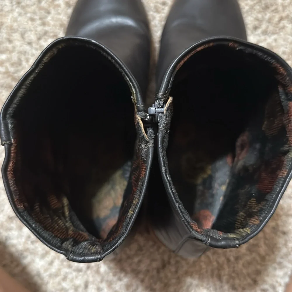 KORKS Black Leather Women's Voilet Bootie - Picture 6 of 8